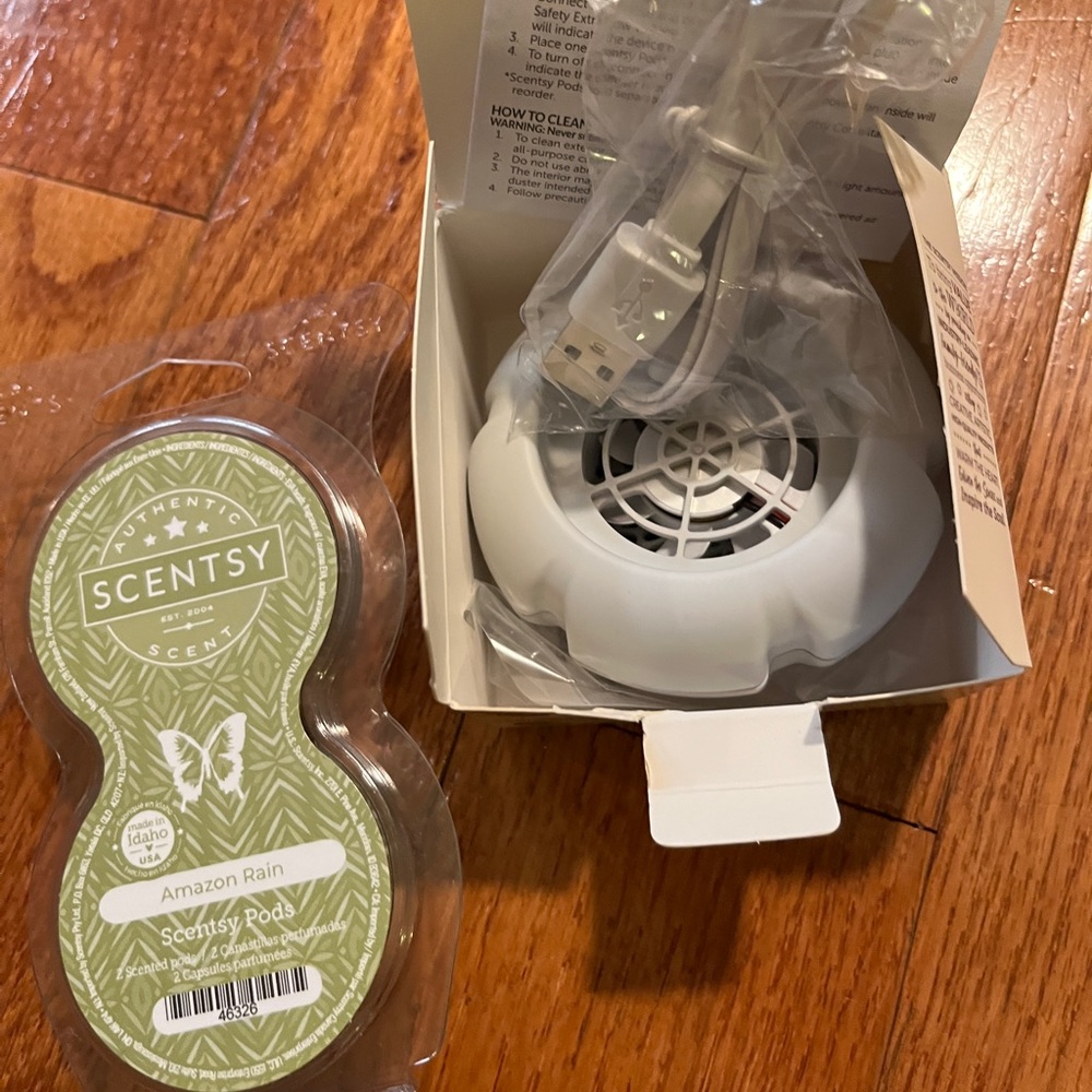 Scentsy mini fan diffuser gray with Amazon Rain